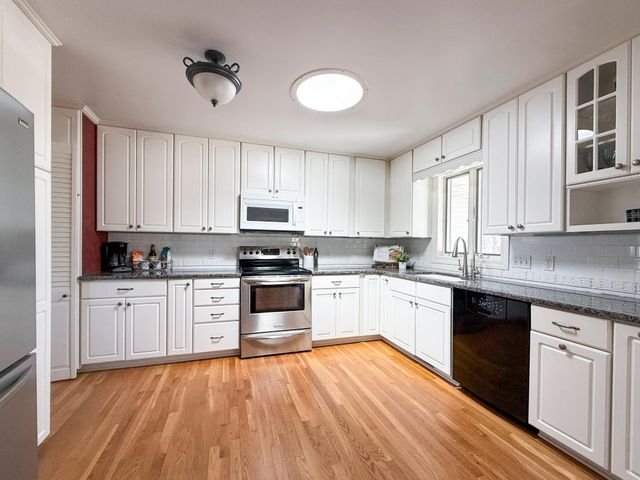 2211 Lenwood Drive SW, Rochester, MN 55902