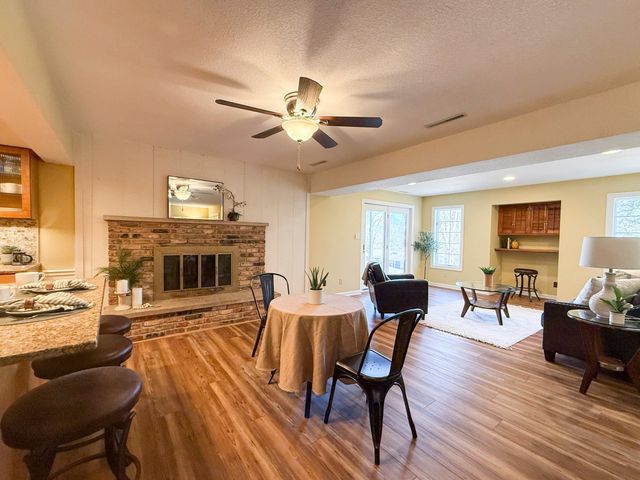 2211 Lenwood Drive SW, Rochester, MN 55902