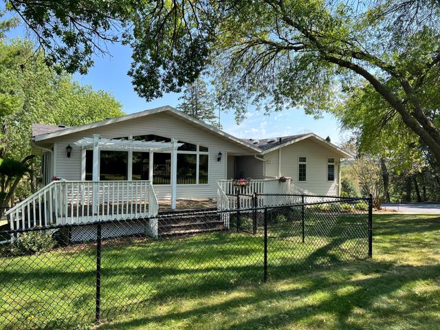 2211 Lenwood Drive SW, Rochester, MN 55902