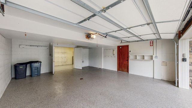 2211 Lenwood Drive SW, Rochester, MN 55902