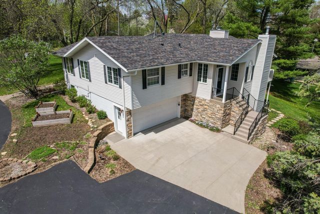 2211 Lenwood Drive SW, Rochester, MN 55902