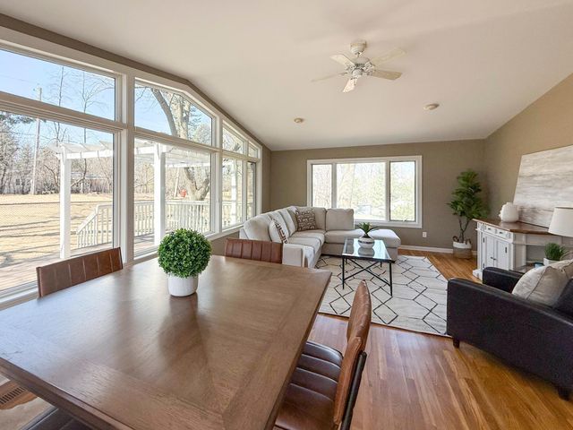 2211 Lenwood Drive SW, Rochester, MN 55902