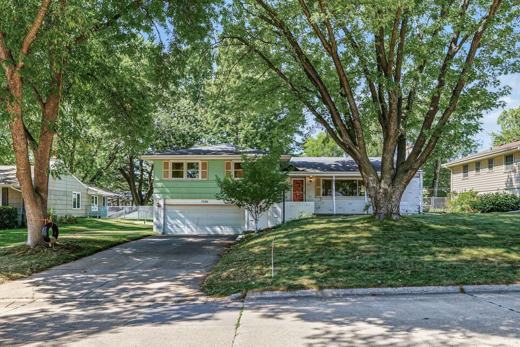 7220 W Shore Drive, Edina, MN 55435 — exterior