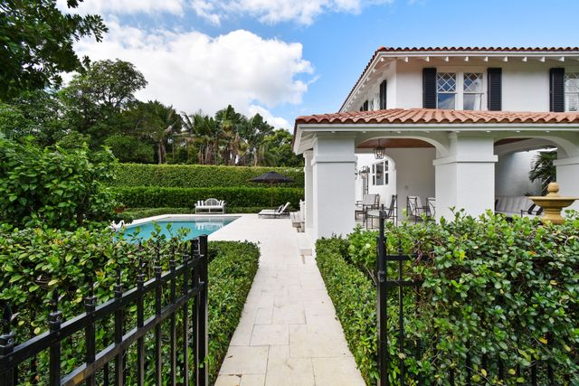 300 Buckingham Road, West Palm Beach, FL 33405