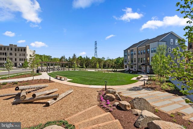 13740 AVIATION PL, Herndon, VA 20171