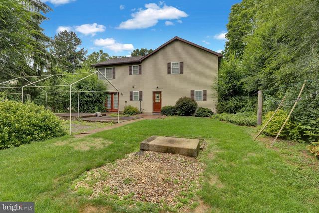 246 SANDHILL RD, Fleetwood, PA 19522