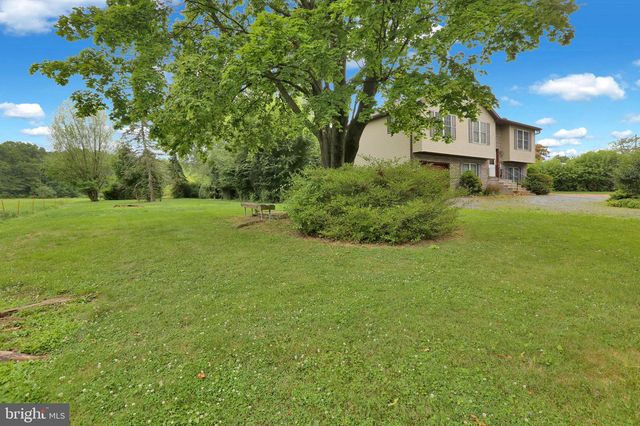 246 SANDHILL RD, Fleetwood, PA 19522