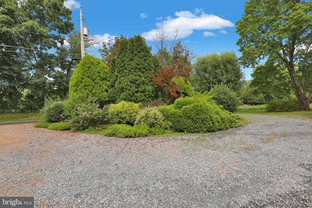246 SANDHILL RD, Fleetwood, PA 19522