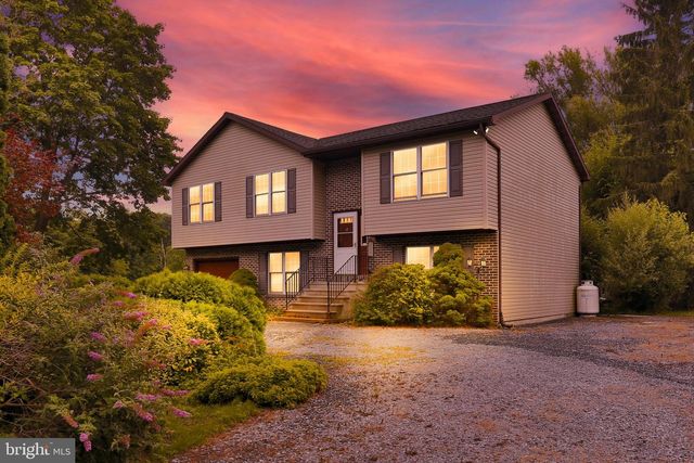 246 SANDHILL RD, Fleetwood, PA 19522