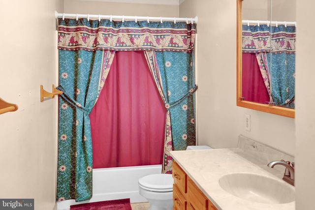 246 SANDHILL RD, Fleetwood, PA 19522