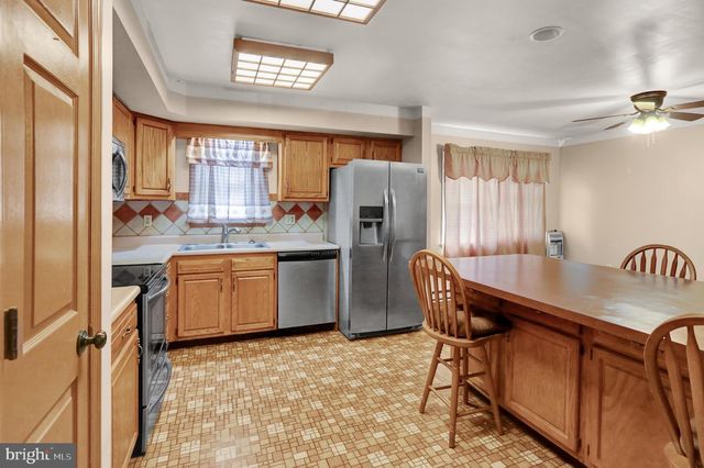246 SANDHILL RD, Fleetwood, PA 19522