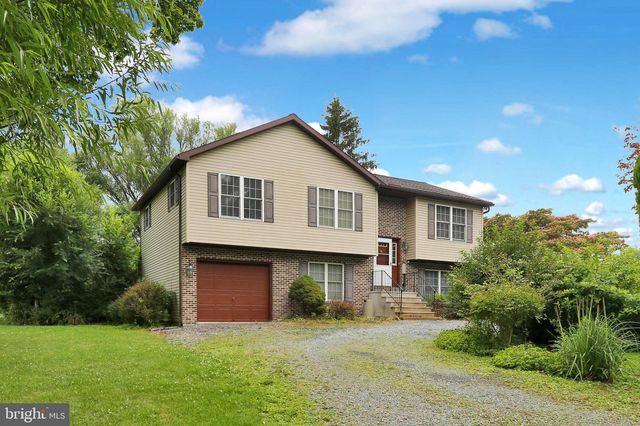 246 SANDHILL RD, Fleetwood, PA 19522