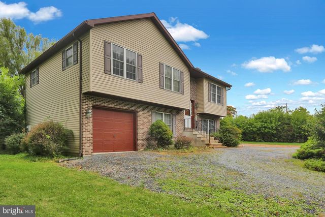 246 SANDHILL RD, Fleetwood, PA 19522
