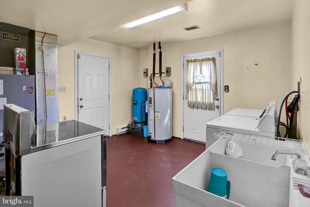 246 SANDHILL RD, Fleetwood, PA 19522