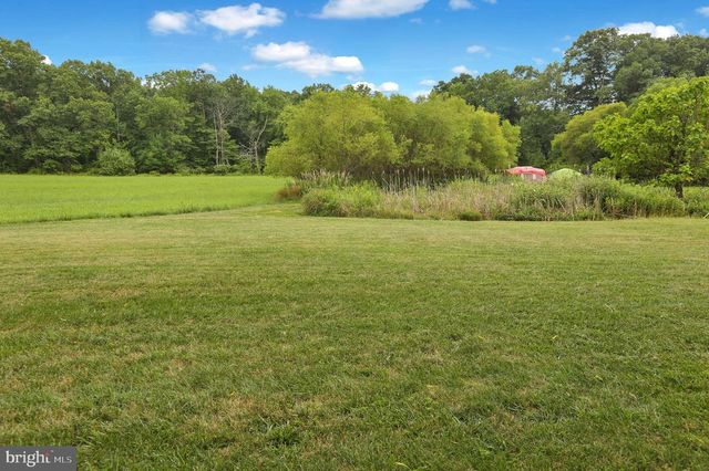 246 SANDHILL RD, Fleetwood, PA 19522