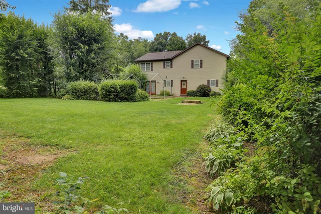 246 SANDHILL RD, Fleetwood, PA 19522