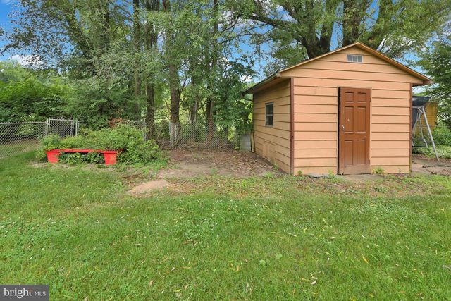 246 SANDHILL RD, Fleetwood, PA 19522