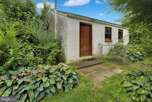 246 SANDHILL RD, Fleetwood, PA 19522