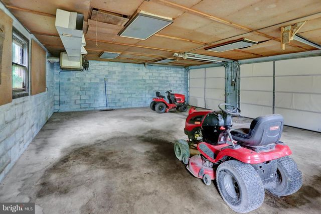 246 SANDHILL RD, Fleetwood, PA 19522