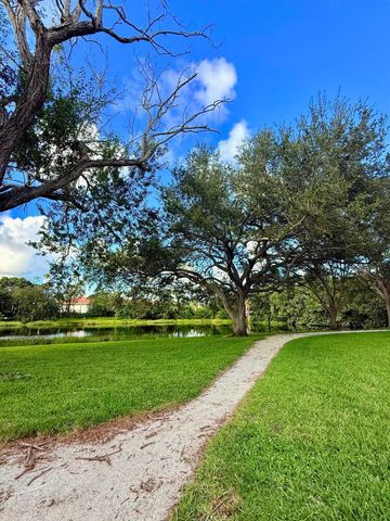 903 9TH Terrace, Palm Beach Gardens, FL 33418