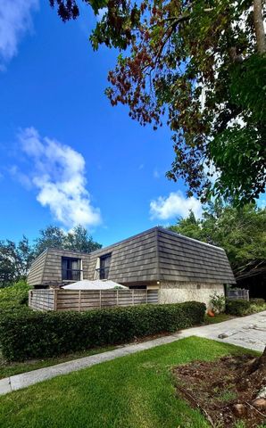 903 9TH Terrace, Palm Beach Gardens, FL 33418