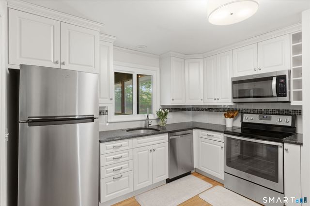 3 Branch Brook Drive, Simsbury, CT 06070