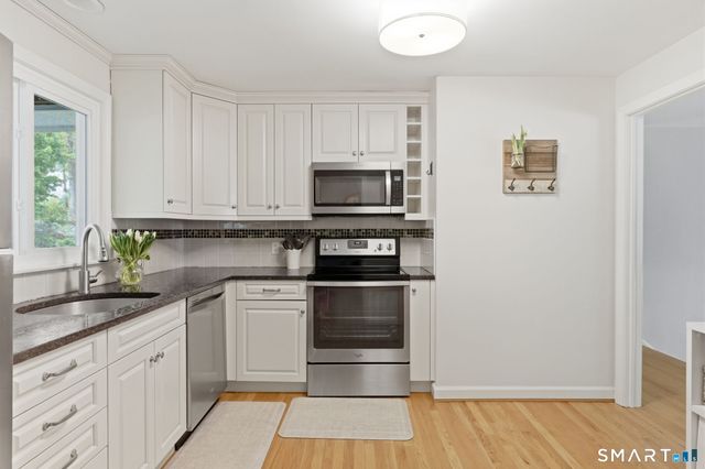 3 Branch Brook Drive, Simsbury, CT 06070
