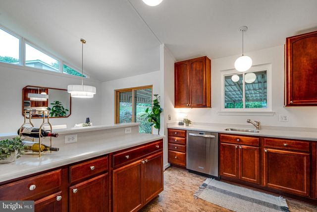 10000 EASTLAKE DR, Fairfax, VA 22032