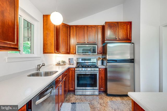 10000 EASTLAKE DR, Fairfax, VA 22032
