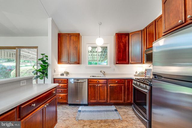 10000 EASTLAKE DR, Fairfax, VA 22032