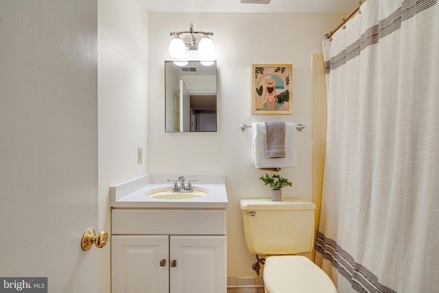 10000 EASTLAKE DR, Fairfax, VA 22032