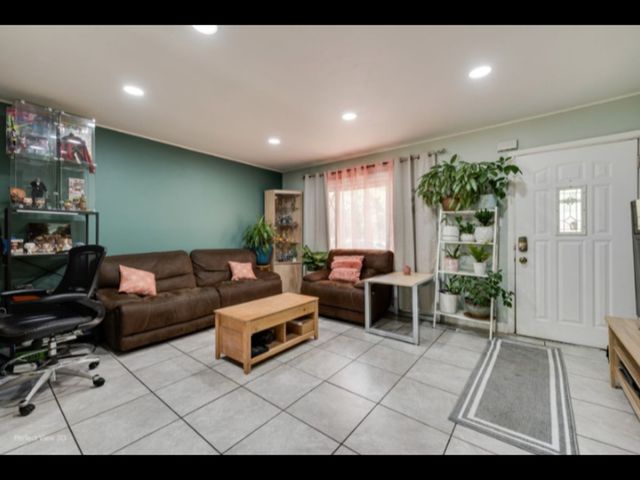 5112 Deerpath Road, Oak Forest, IL 60452