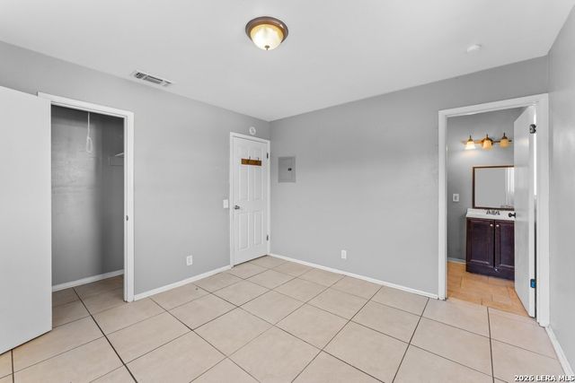 5035 Village Crest, San Antonio, TX 78218