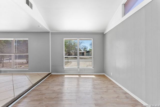 5035 Village Crest, San Antonio, TX 78218