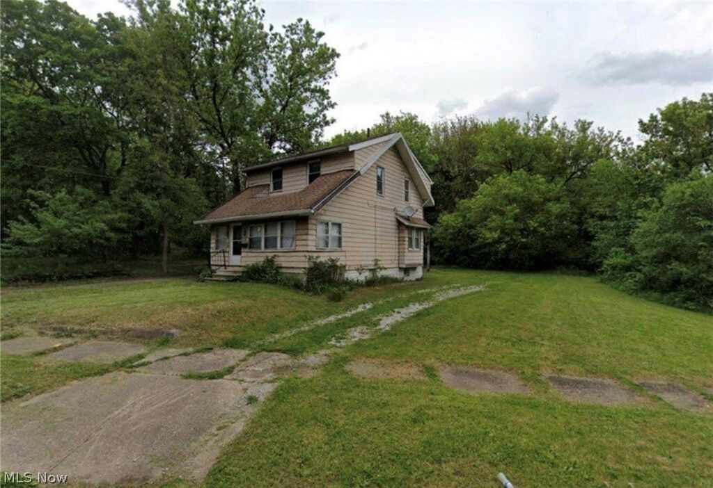 957 Bank Street, Akron, OH 44305