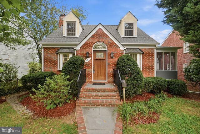 27 N FENWICK ST N, Arlington, VA 22201