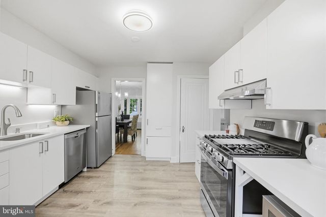 27 N FENWICK ST N, Arlington, VA 22201