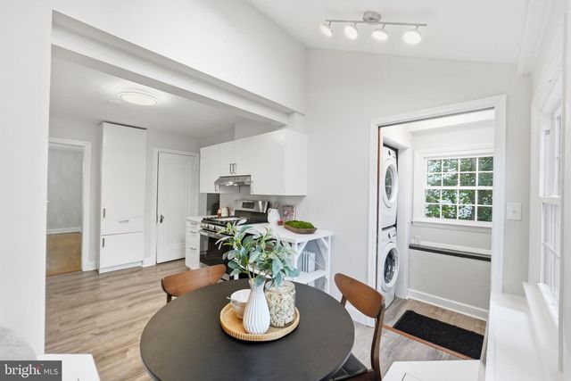 27 N FENWICK ST N, Arlington, VA 22201