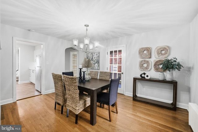 27 N FENWICK ST N, Arlington, VA 22201