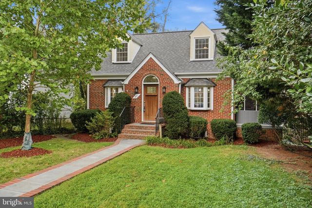 27 N FENWICK ST N, Arlington, VA 22201