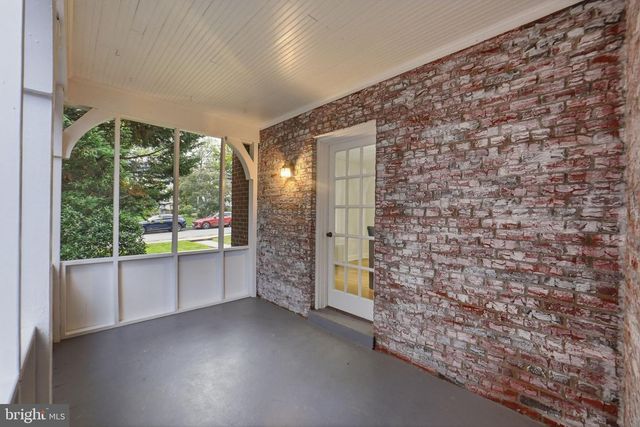 27 N FENWICK ST N, Arlington, VA 22201