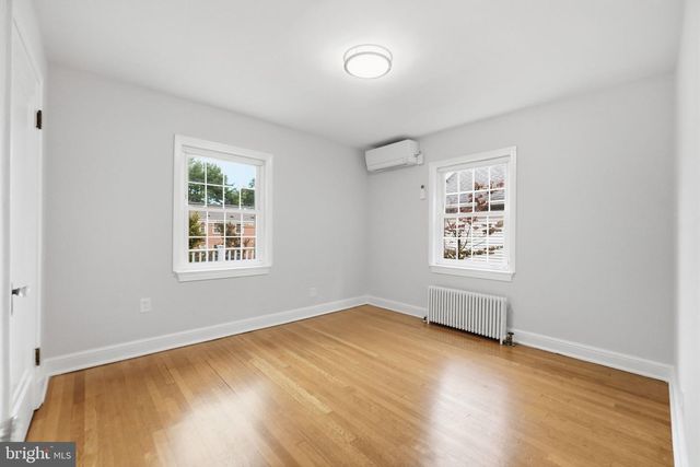 27 N FENWICK ST N, Arlington, VA 22201