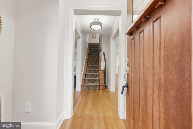 27 N FENWICK ST N, Arlington, VA 22201
