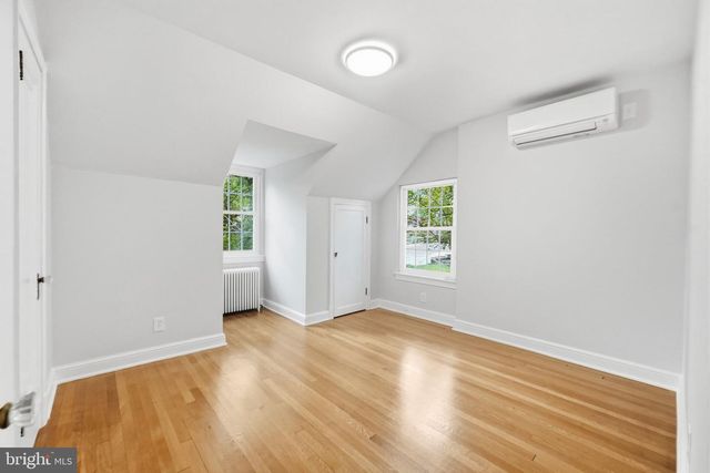 27 N FENWICK ST N, Arlington, VA 22201