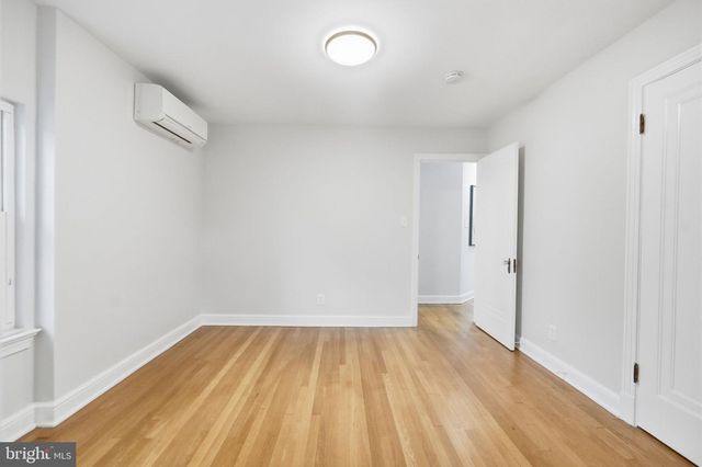 27 N FENWICK ST N, Arlington, VA 22201