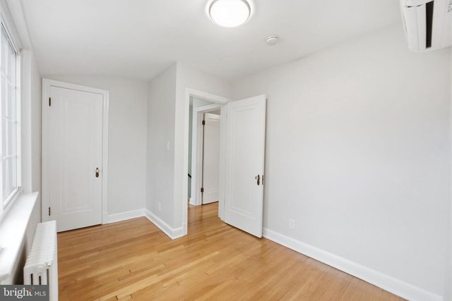 27 N FENWICK ST N, Arlington, VA 22201