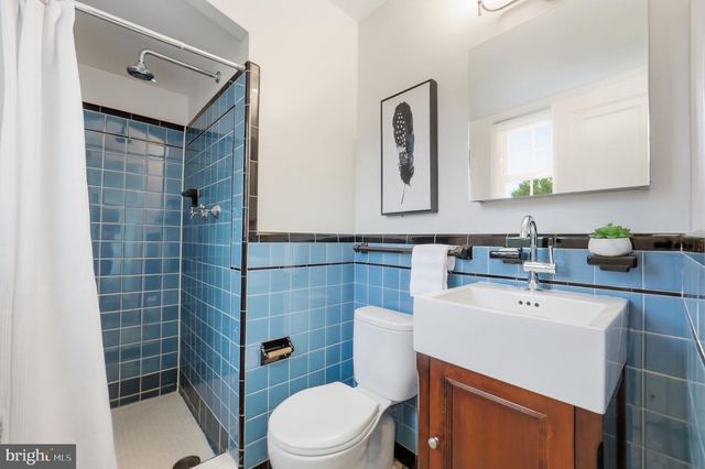 27 N FENWICK ST N, Arlington, VA 22201