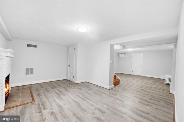 27 N FENWICK ST N, Arlington, VA 22201