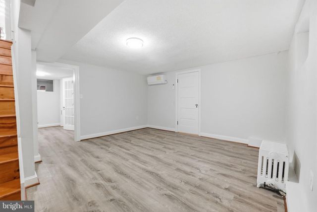 27 N FENWICK ST N, Arlington, VA 22201