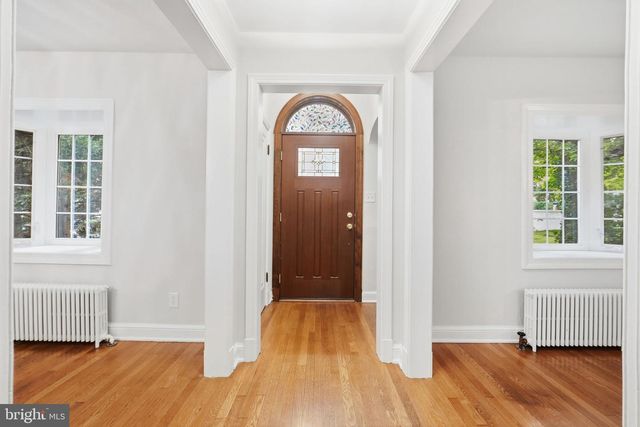 27 N FENWICK ST N, Arlington, VA 22201